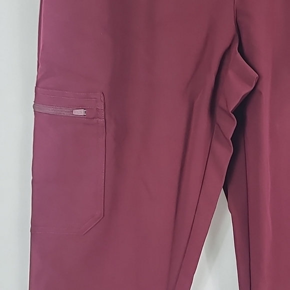 NWT FIGS High-waisted UMAN Relaxed Jogger Burgandy Sz M - Picture 3 of 8